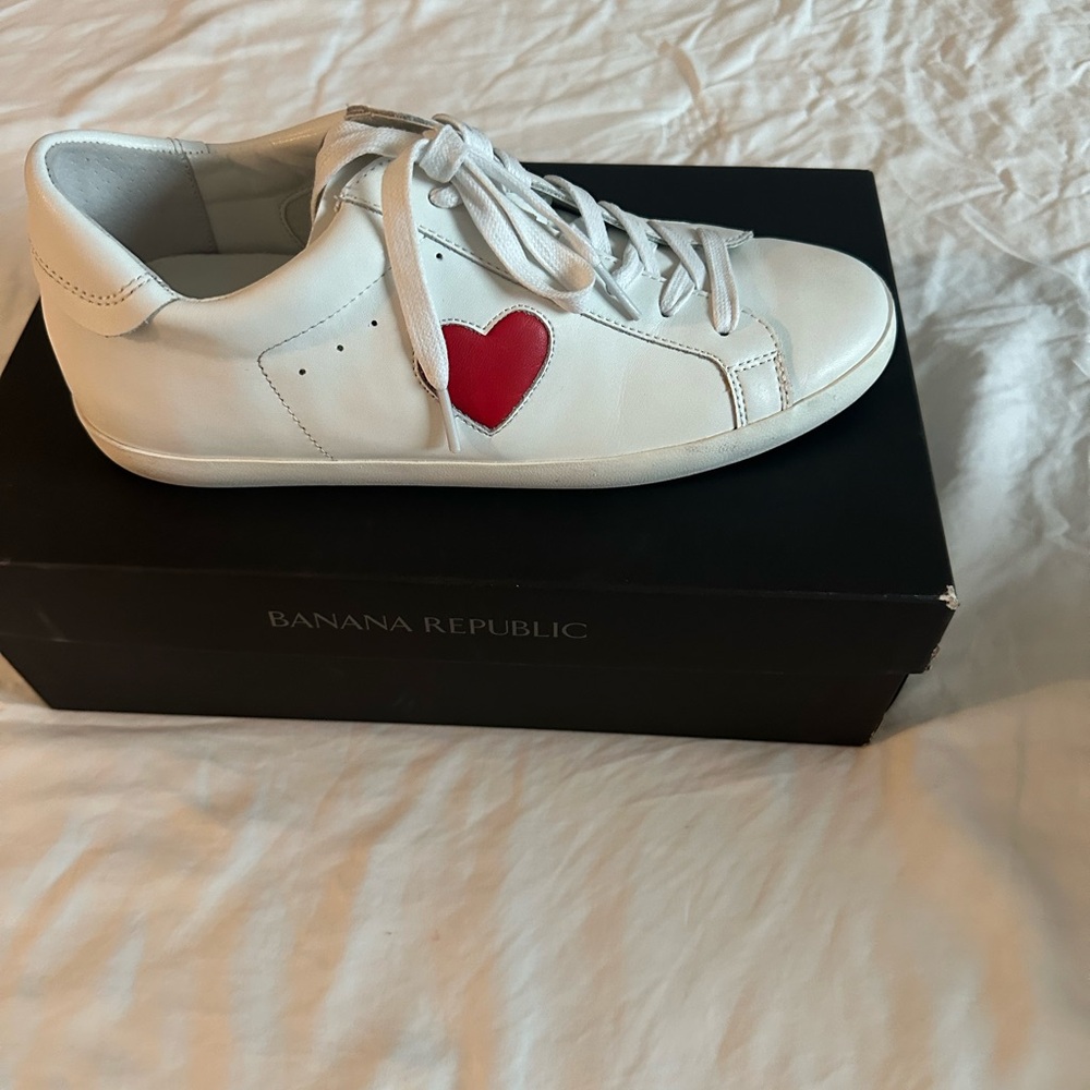 Banana Republic heart white leather sneakers - Size 9